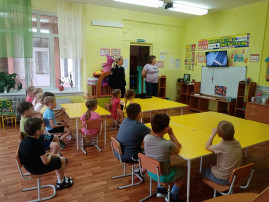 Встреча воспитанников с инспектором по пропаганде безопасности дорожного движения Встреча воспитанников с инспектором по пропаганде безопасности дорожного движения.